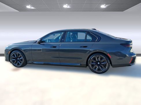 New 2026 BMW 750e xDrive w/ Executive Package image 2