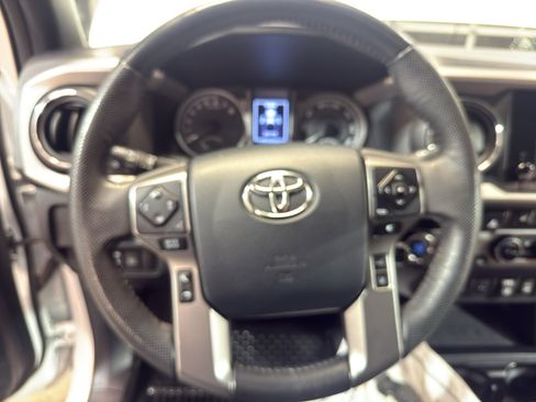 Used 2018 Toyota Tacoma Limited AWD/4WD image 16