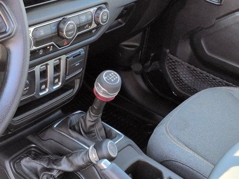 Used 2025 Jeep Wrangler Sport AWD/4WD image 16