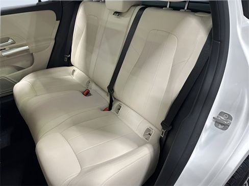 Used 2025 Mercedes-Benz GLA 250 4MATIC image 30