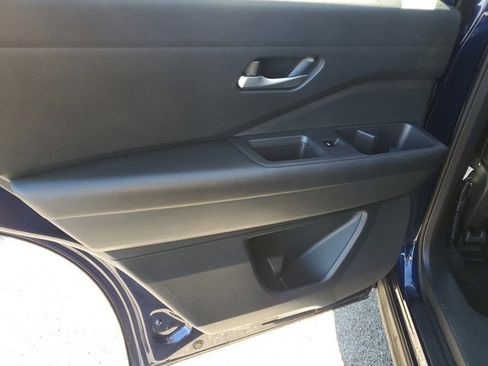 Used 2022 Nissan Pathfinder S image 17