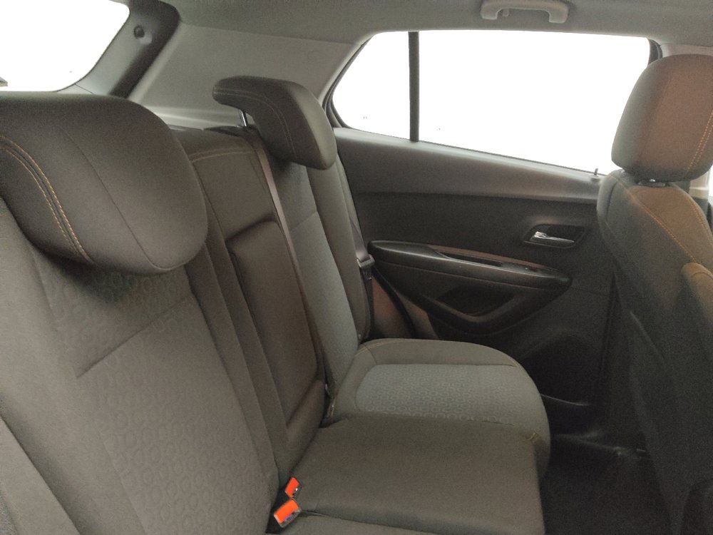 Used 2021 Chevrolet Trax LS FWD image 19