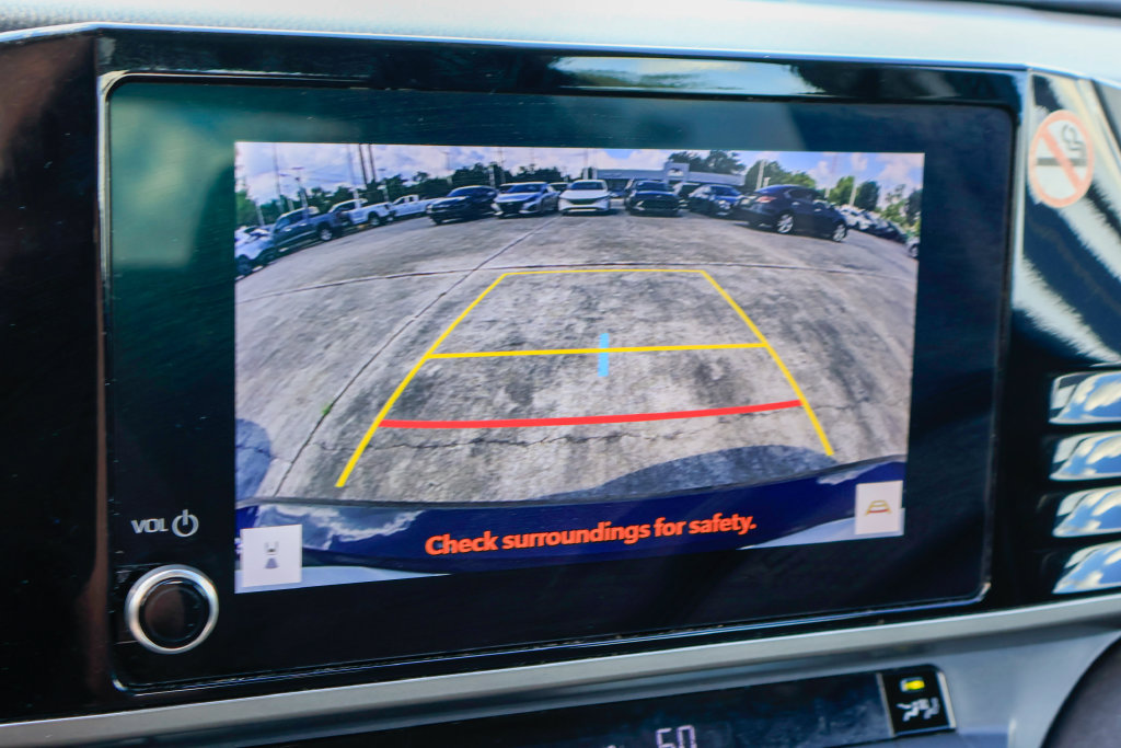 Used 2025 Toyota Camry LE FWD image 4