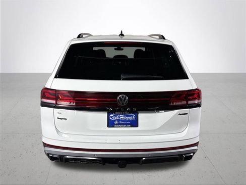 Used 2025 Volkswagen Atlas Peak Edition SE image 7
