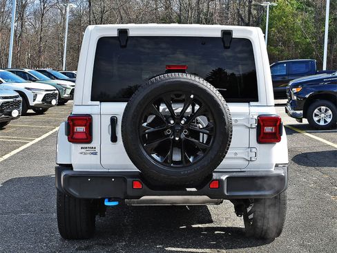 Used 2023 Jeep Wrangler Unlimited Sahara image 8