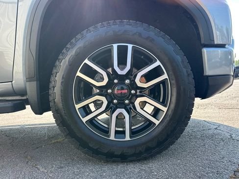 Used 2024 GMC Sierra 1500 AT4 w/ Technology Package AWD/4WD image 13