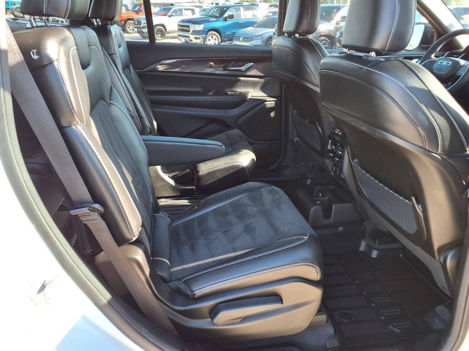 Used 2023 Jeep Grand Cherokee L Laredo AWD/4WD image 19