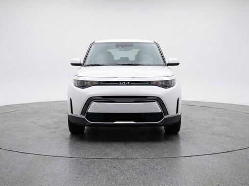 Used 2025 Kia Soul LX w/ LX Technology Package image 2