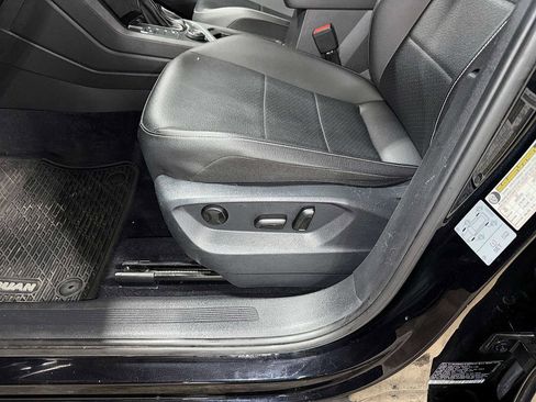 Used 2021 Volkswagen Tiguan SE w/ Panoramic Sunroof Package image 24