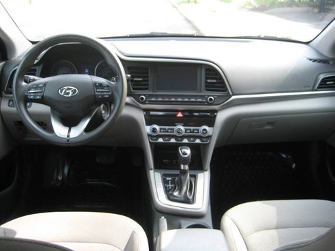 Used 2020 Hyundai Elantra SEL FWD image 15