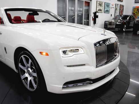 Used 2017 Rolls-Royce Dawn RWD image 29