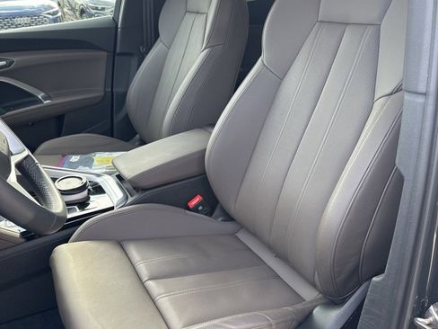 Used 2025 Audi Q5 Premium Plus w/ Premium Plus image 8