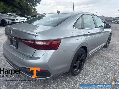 Used 2025 Volkswagen Jetta SE w/ Sunroof Package FWD image 5