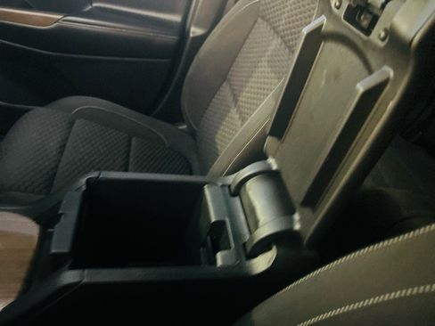 Used 2017 GMC Acadia SLE image 33