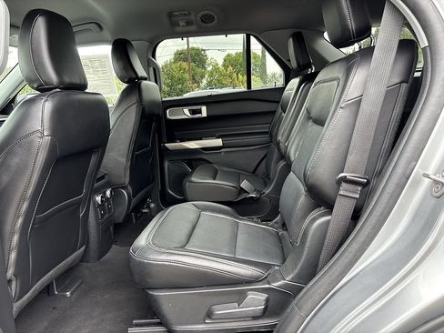 Used 2024 Ford Explorer Limited AWD/4WD image 11