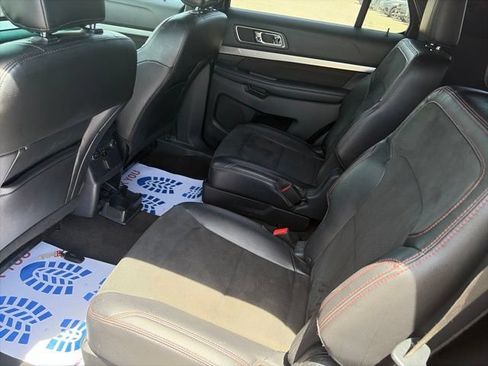 Used 2018 Ford Explorer XLT w/ Equipment Group 202A FWD image 11