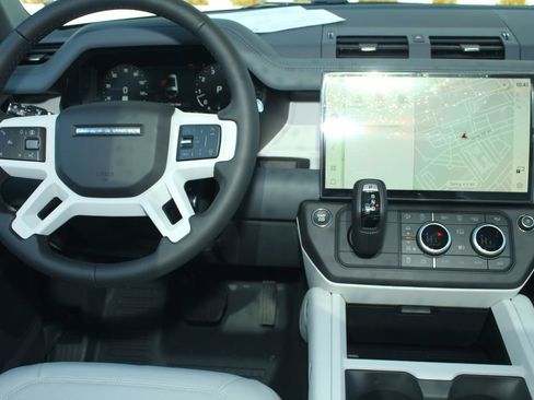 New 2026 Land Rover Defender 130 X-Dynamic SE AWD/4WD image 4