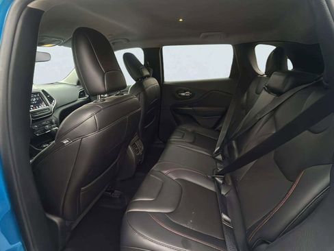 Used 2019 Jeep Cherokee Trailhawk w/ Cold Weather Group image 17