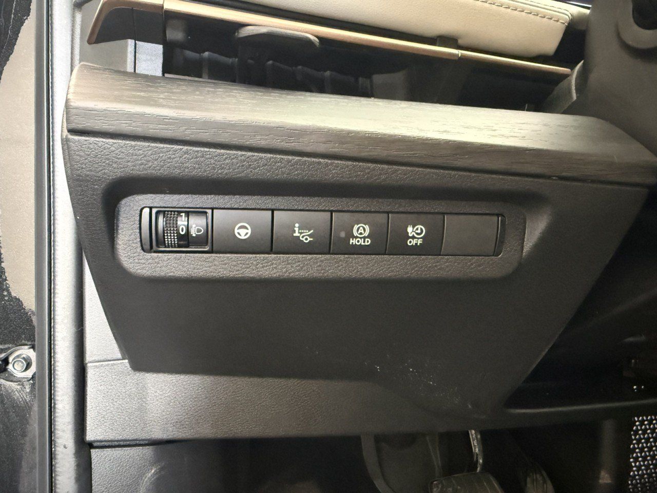 Used 2024 Nissan Ariya AWD image 22