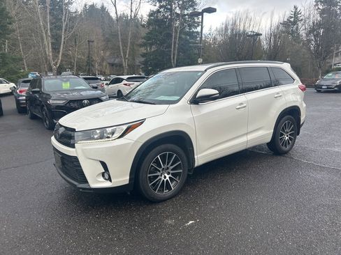 Used 2017 Toyota Highlander SE image 8