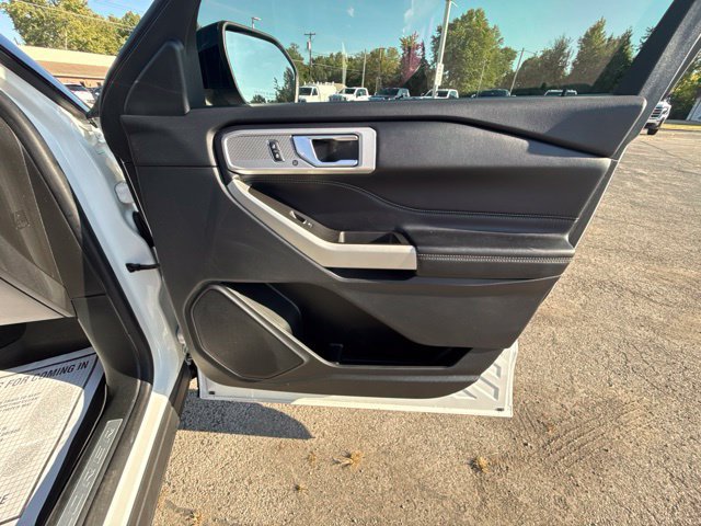 Used 2022 Ford Explorer Limited w/ Equipment Group 301A AWD/4WD image 41