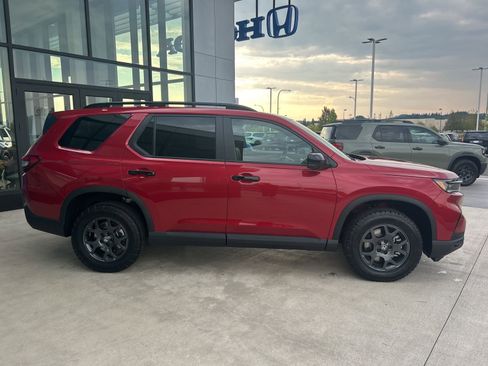 New 2025 Honda Pilot TrailSport image 4