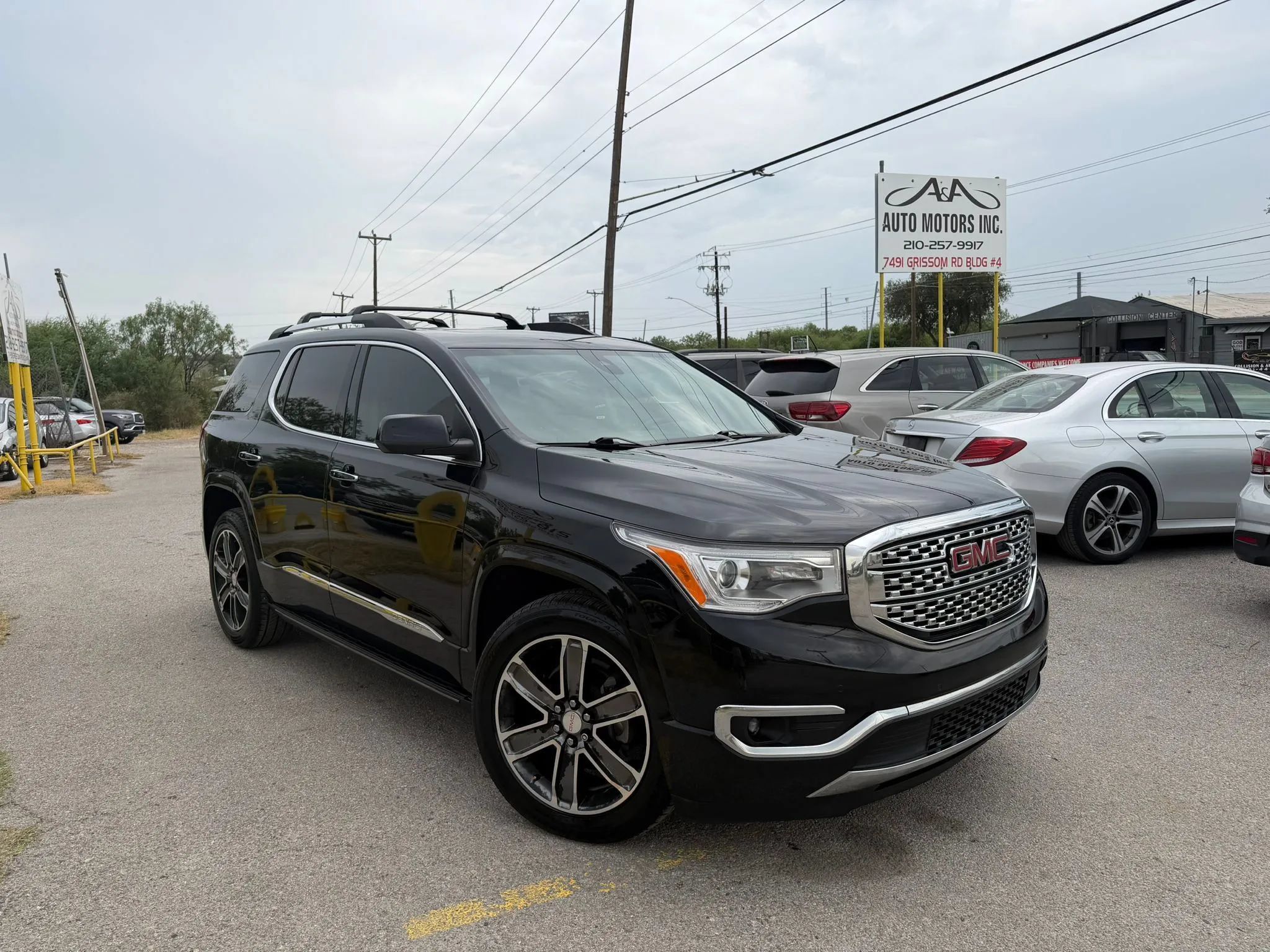 Used 2017 GMC Acadia Denali w/ Technology Package AWD/4WD image 5