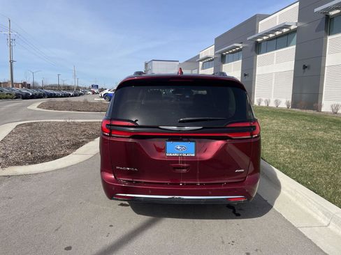 Used 2021 Chrysler Pacifica Touring-L w/ Premium & Safety Sphere Group image 6