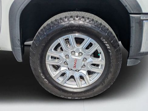 Used 2024 GMC Sierra 2500 SLE w/ SLE Value Package; image 9
