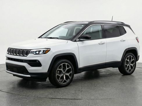 Used 2025 Jeep Compass Limited image 3