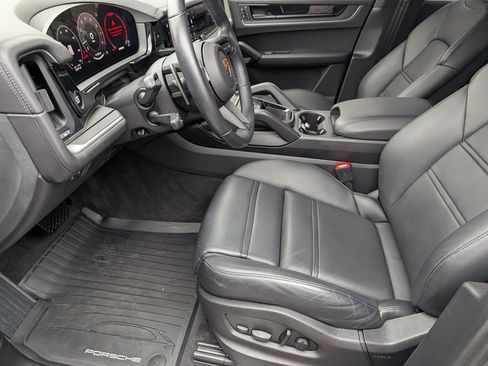 Certified 2024 Porsche Cayenne image 28
