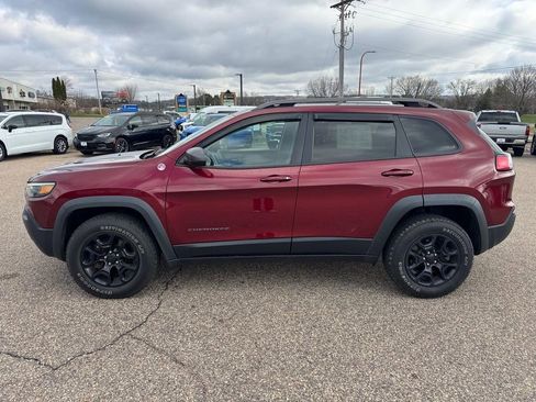 Used 2020 Jeep Cherokee Trailhawk w/ Cold Weather Group AWD/4WD image 2