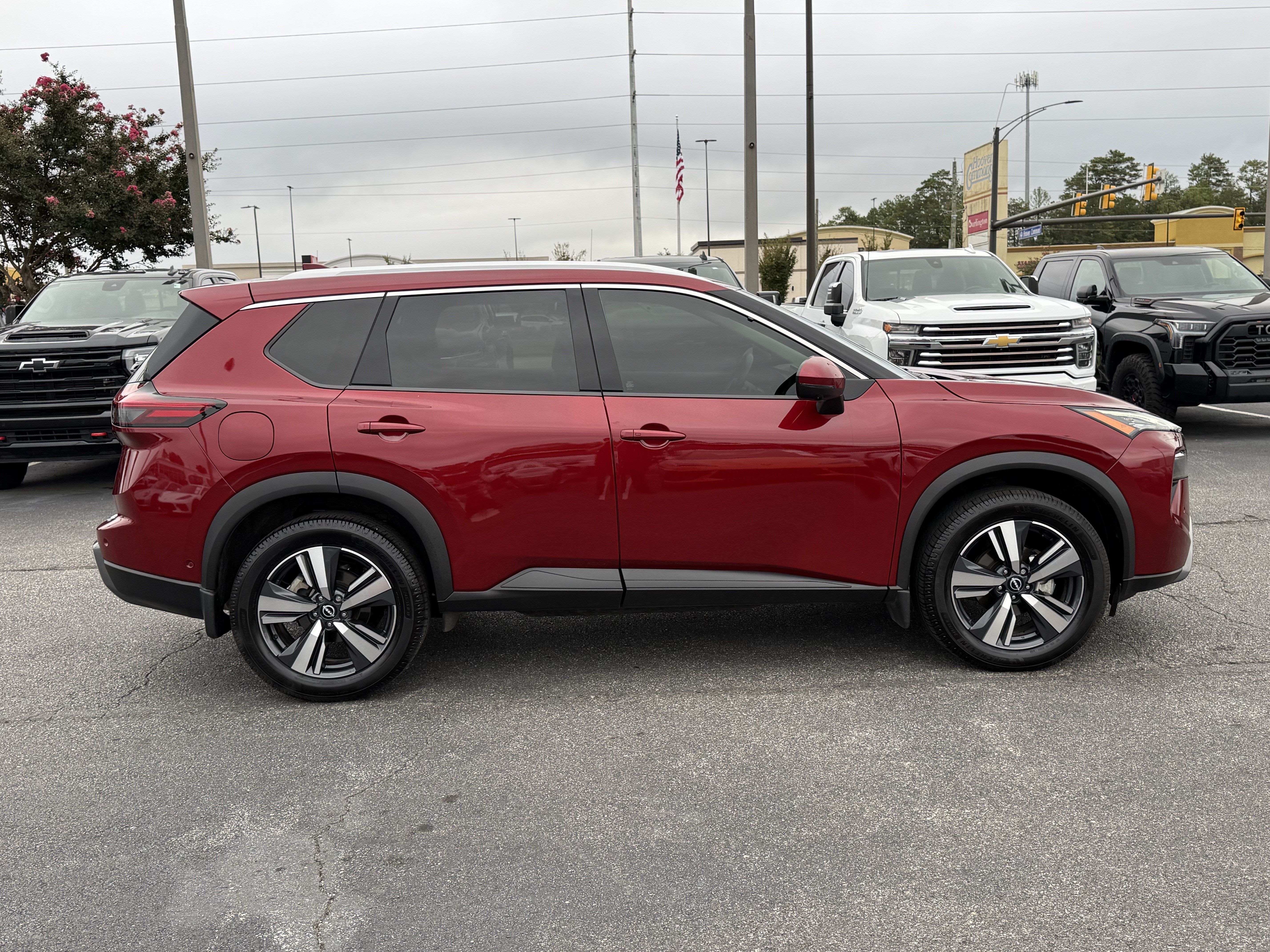 Used 2024 Nissan Rogue SL FWD image 11