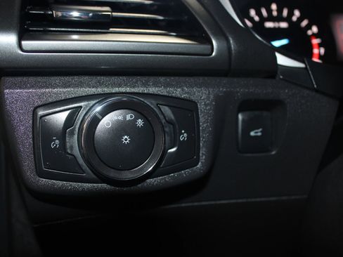 Used 2014 Ford Fusion SE FWD image 10