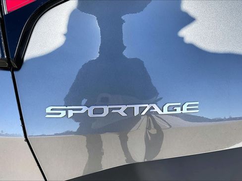 Used 2023 Kia Sportage LX AWD/4WD image 16