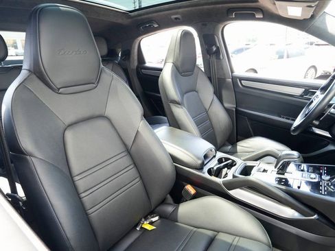 Used 2022 Porsche Cayenne Turbo image 27