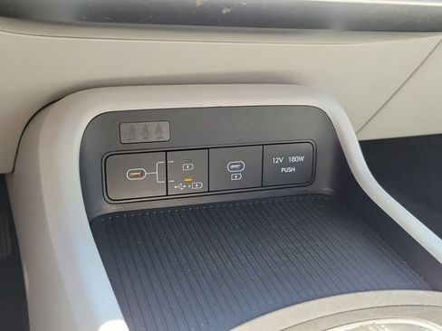 Used 2025 Hyundai Kona SEL FWD image 23