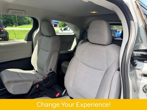 Used 2022 Toyota Sienna LE FWD image 16