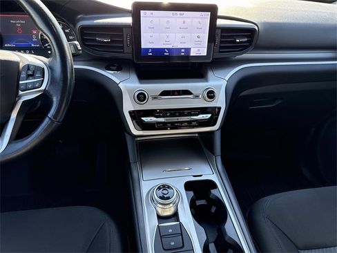 Used 2022 Ford Explorer XLT image 14
