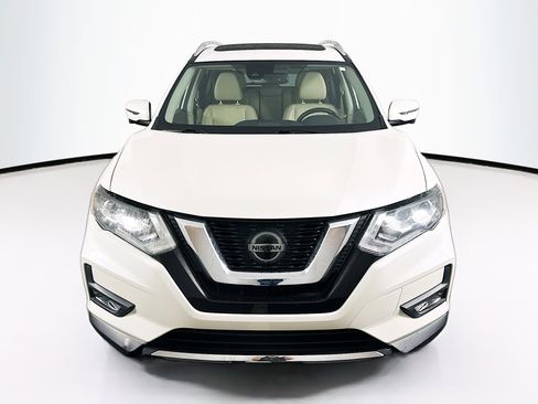 Used 2018 Nissan Rogue SL w/ Premium Package image 2