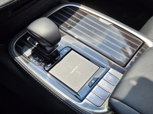 Used 2019 Lexus LS 500 w/ Accessory Package (Z1) RWD image 20