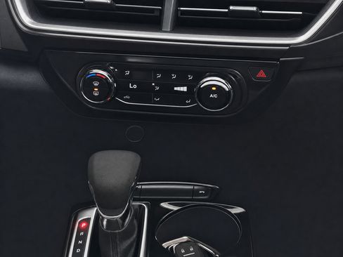 Used 2025 Chevrolet Trax RS w/ Sunroof Package FWD image 18