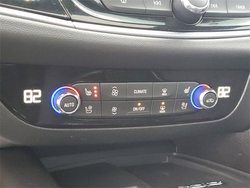 Used 2022 Buick Enclave Avenir w/ Avenir Technology Package image 17