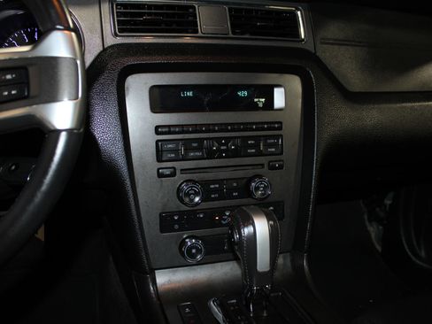 Used 2014 Ford Mustang Convertible RWD image 13