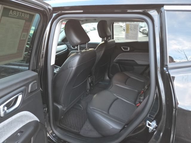 Used 2022 Jeep Compass Latitude w/ Sun and Sound Group AWD/4WD image 14