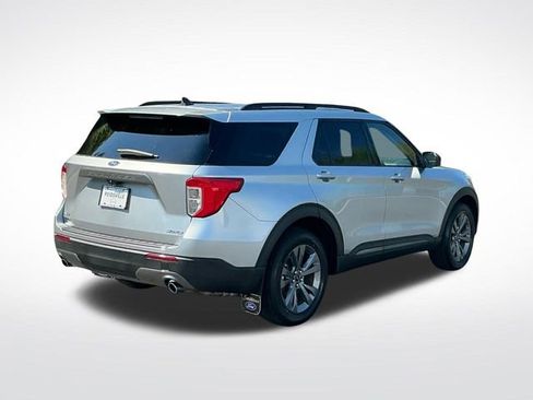 Used 2022 Ford Explorer XLT w/ Equipment Group 202A AWD/4WD image 6