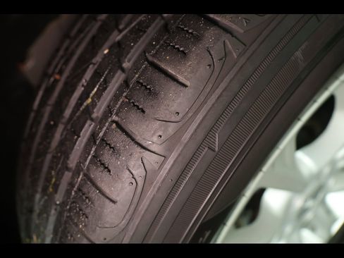 Used 2020 Jeep Cherokee Latitude w/ Cold Weather Group image 11