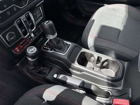 Used 2025 Jeep Wrangler Unlimited Rubicon image 31