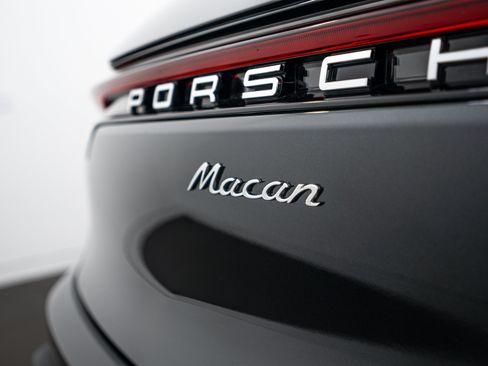 Certified 2026 Porsche Macan AWD/4WD image 26
