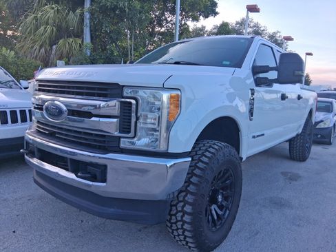 Used 2017 Ford F250 XLT image 2
